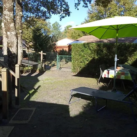 Chalet Chalet Hourtin, 3 Pieces, 4 Personnes - Fr-1-648-103 *